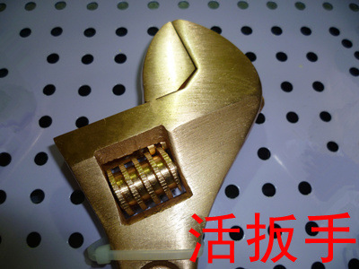 沧州渤海防爆特种工具集团 三用活动开口扳手与铜质喷涂活扳手的性能解析